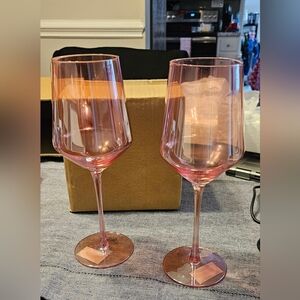 Set of 2 beautiful pink wine glasses